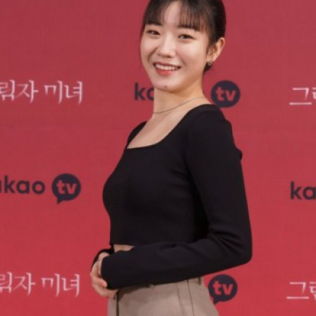 Shim Dal-Gi (심달기) adalah Aktris Korea Selatan yang mengawali karir aktingnya lewat drama Feel Good To Die pada tahun 2018.